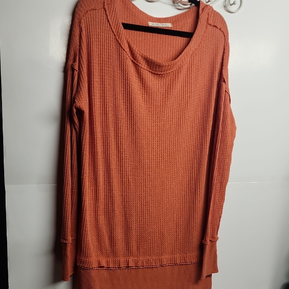 We The Free Textured Long Orange Waffle Knit Top W/side Slits & Thumb Holes Sz L